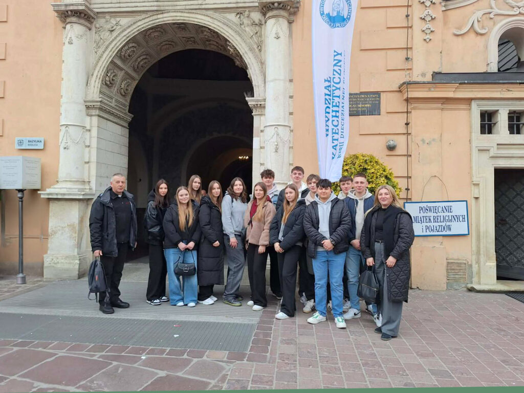 Zatrzymać się na Jasnej Górze, by ruszyć dalej.